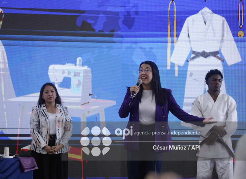 GYE-BECAS BECAUSE HE IS NICE