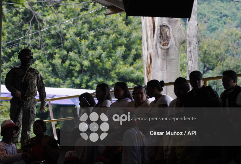 GYE-BECAS BECAUSE HE IS NICE