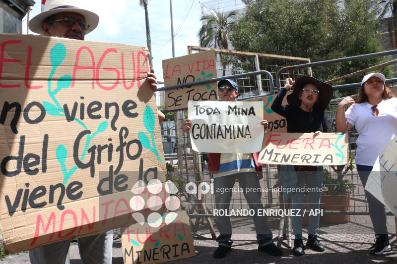 PROTESTA EN CONTRA DE LA LEY MINERA