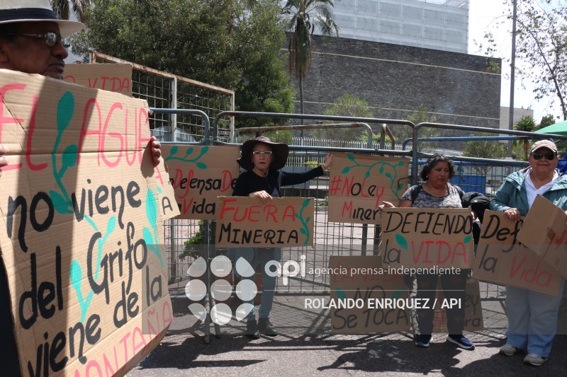PROTESTA EN CONTRA DE LA LEY MINERA