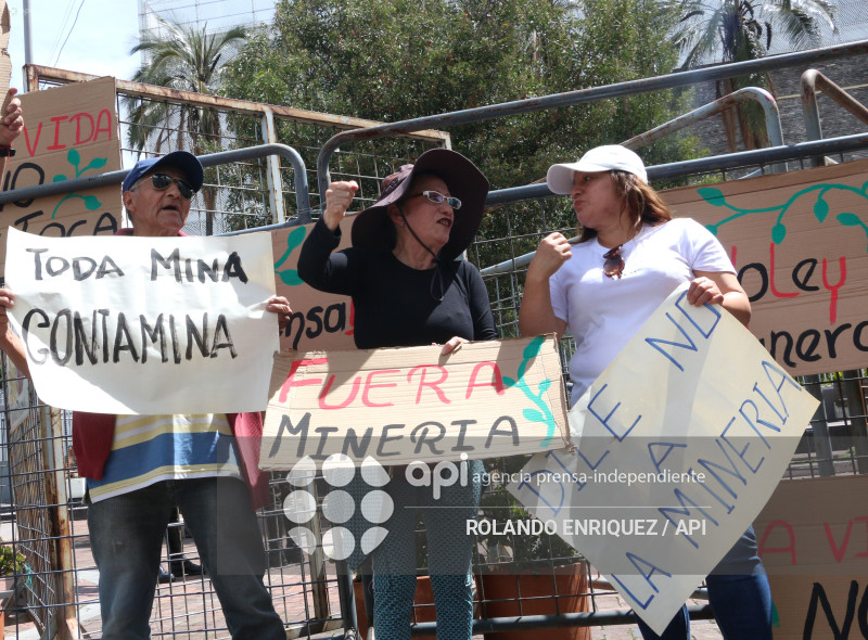 PROTESTA EN CONTRA DE LA LEY MINERA
