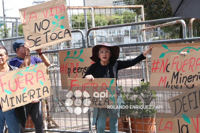 PROTESTA EN CONTRA DE LA LEY MINERA