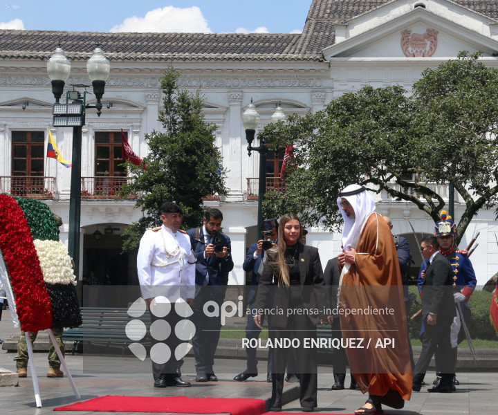 OFRENDA FLORAL PRINCIPE DE ABU DABI