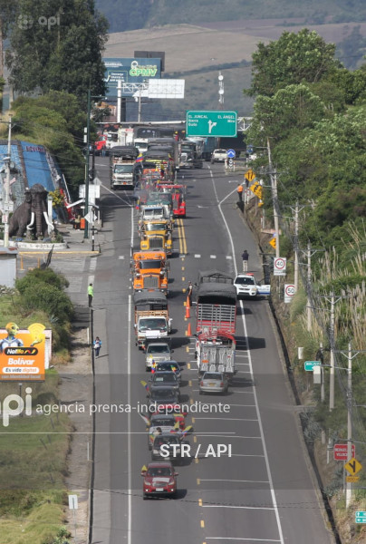 TRANSPORTISTAS RECHZAN ARANCELES EN CARCHI