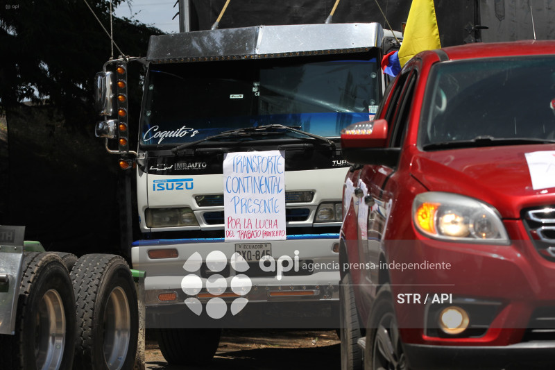 TRANSPORTISTAS RECHZAN ARANCELES EN CARCHI