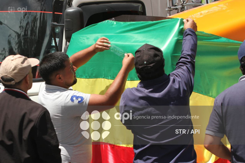 TRANSPORTISTAS RECHZAN ARANCELES EN CARCHI