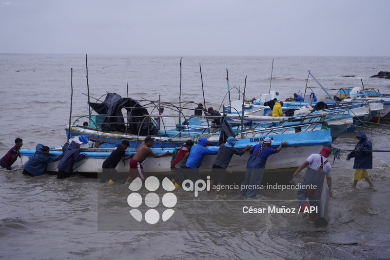 GYE-PESCADORES AFECTADOS LLUVIA