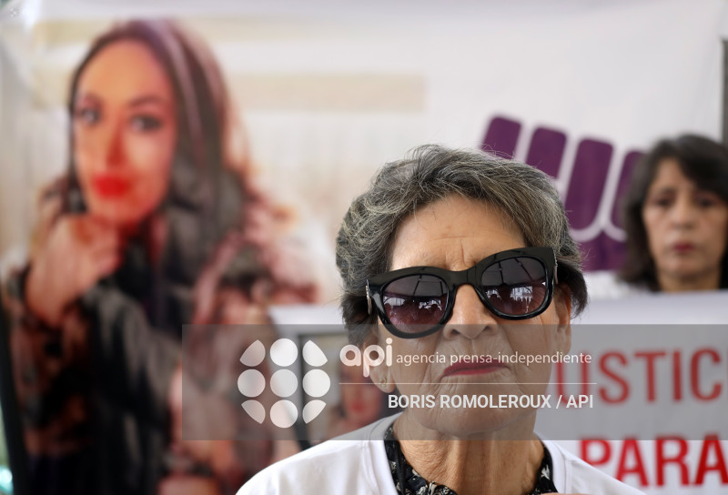 CUENCA-PLANTON POR MARIA FERNANDA