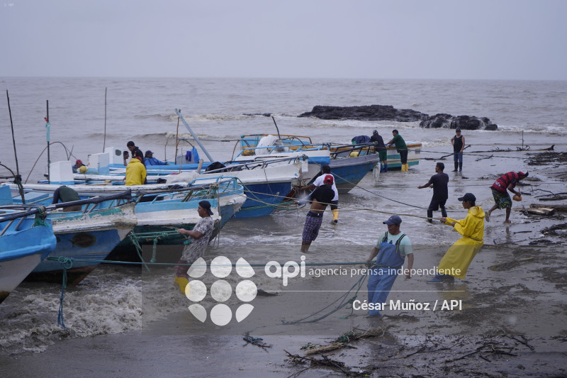 GYE-PESCADORES AFECTADOS LLUVIA
