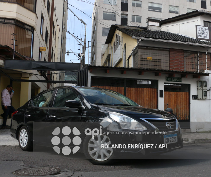 SALIDA FUNCIONARIOS DE LA EMBAJADA DE CUBA