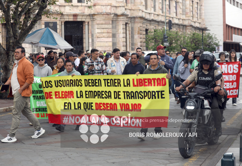 CUENCA-PROTESTA TRANSPORTISTAS CANTONES