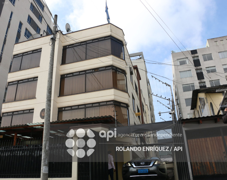 SALIDA FUNCIONARIOS DE LA EMBAJADA DE CUBA