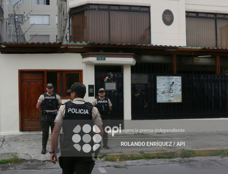 SALIDA FUNCIONARIOS DE LA EMBAJADA DE CUBA