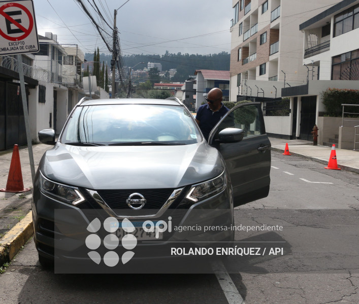 SALIDA FUNCIONARIOS DE LA EMBAJADA DE CUBA