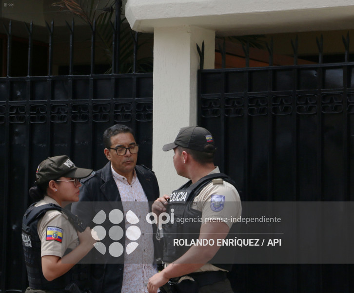 SALIDA FUNCIONARIOS DE LA EMBAJADA DE CUBA