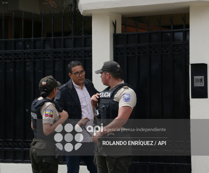 SALIDA FUNCIONARIOS DE LA EMBAJADA DE CUBA