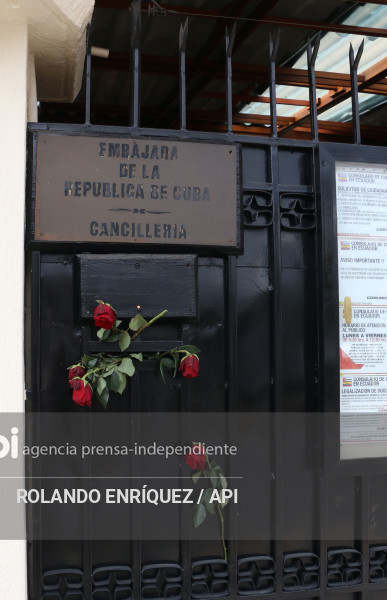 SALIDA FUNCIONARIOS DE LA EMBAJADA DE CUBA