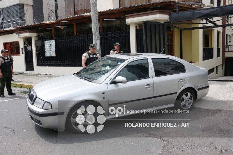 SALIDA FUNCIONARIOS DE LA EMBAJADA DE CUBA