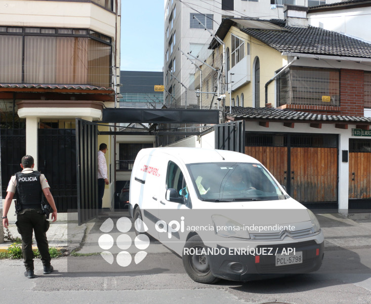 SALIDA FUNCIONARIOS DE LA EMBAJADA DE CUBA