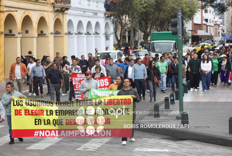 CUENCA-PROTESTA TRANSPORTISTAS CANTONES