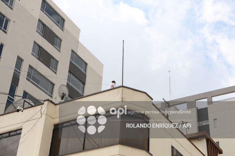 SALIDA FUNCIONARIOS DE LA EMBAJADA DE CUBA