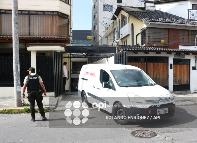 SALIDA FUNCIONARIOS DE LA EMBAJADA DE CUBA