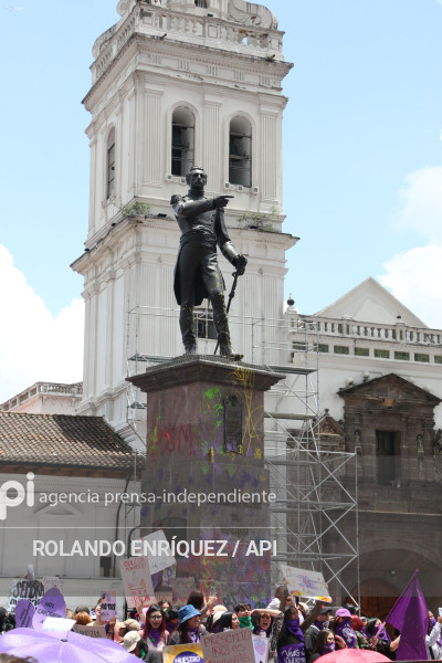 MARCHA 8M QUITO