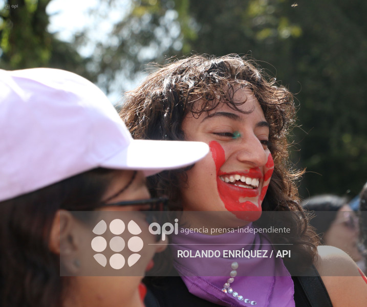 MARCHA 8M QUITO