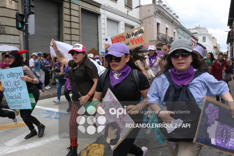 MARCHA 8M QUITO