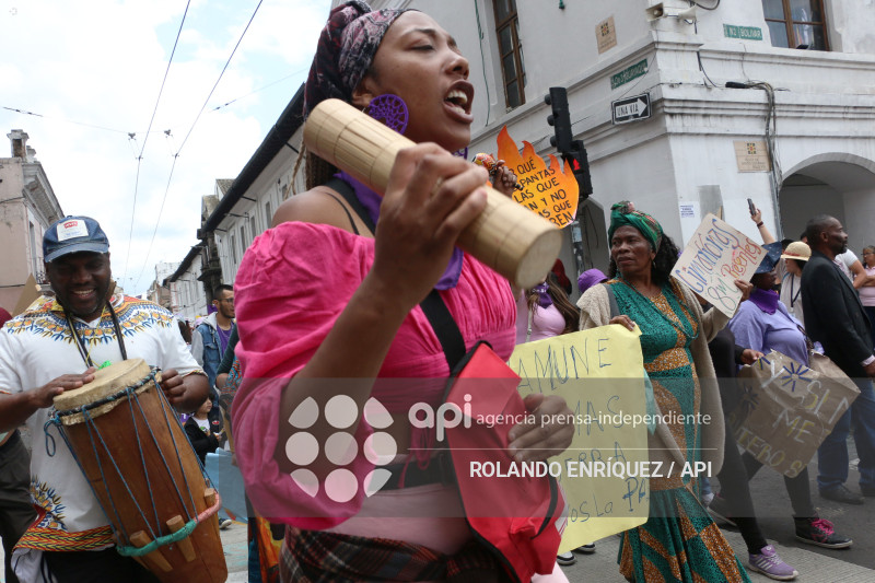 MARCHA 8M QUITO