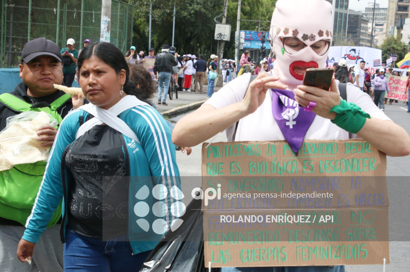 MARCHA 8M QUITO