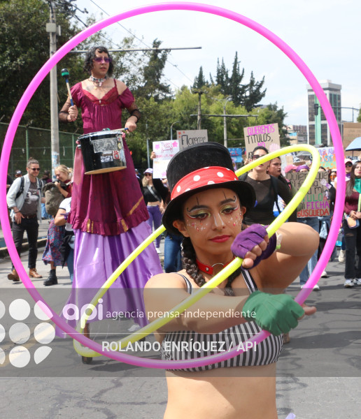 MARCHA 8M QUITO