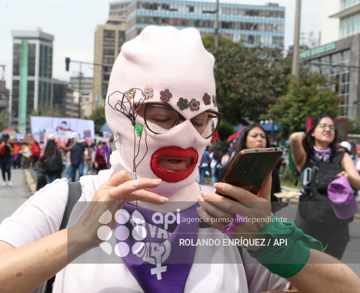 MARCHA 8M QUITO
