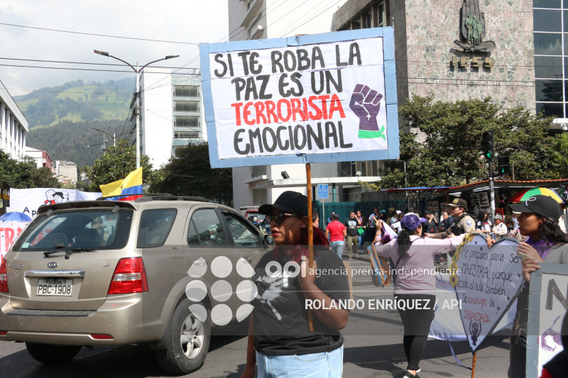 MARCHA 8M QUITO