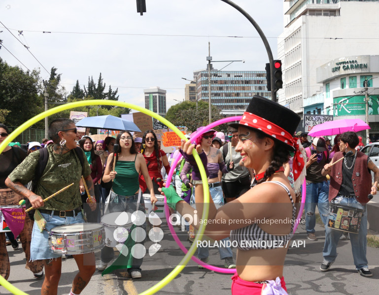 MARCHA 8M QUITO