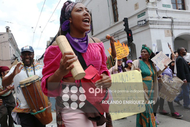MARCHA 8M QUITO