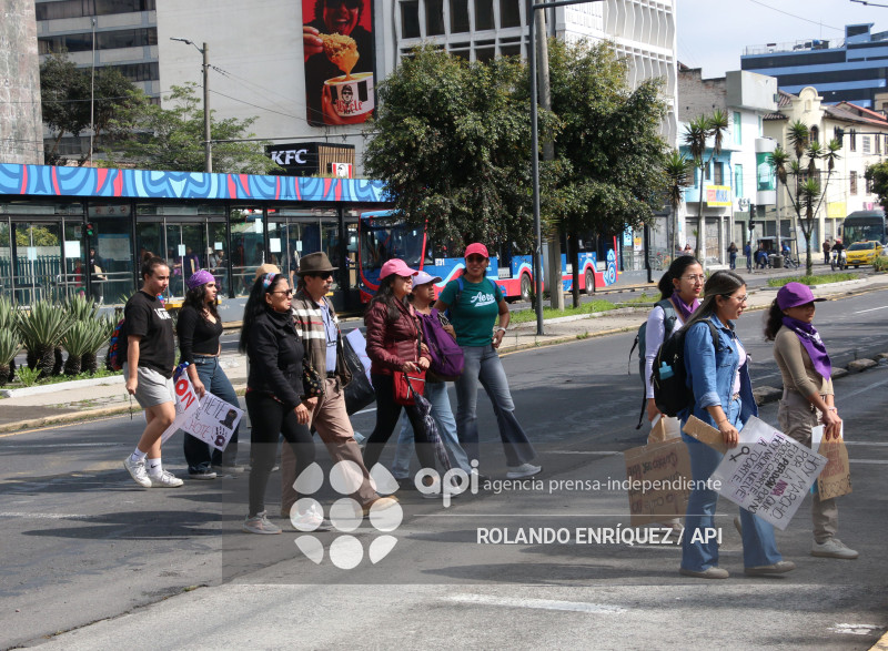 MARCHA 8M QUITO