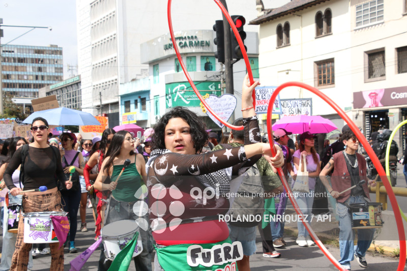 MARCHA 8M QUITO