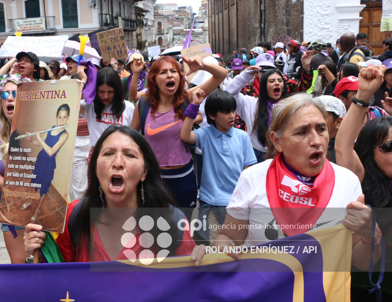 MARCHA 8M QUITO