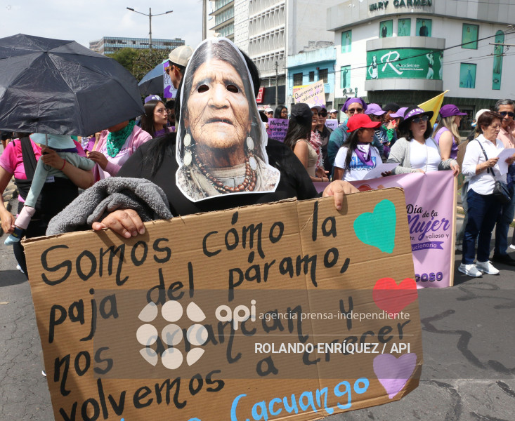 MARCHA 8M QUITO