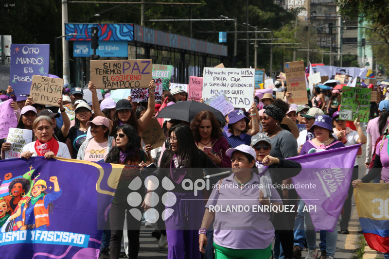 MARCHA 8M QUITO