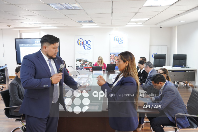 CPCCS REALIZA SORTEO EXPEDIENTES CANDIDATOS A FISCAL