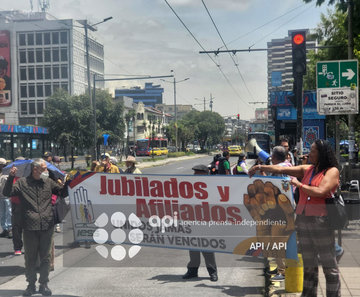 JUBILADOS DESCONOCEN AL DELEGADO JORGE MONCAYO