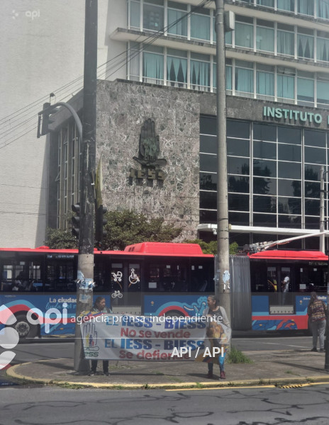 JUBILADOS DESCONOCEN AL DELEGADO JORGE MONCAYO