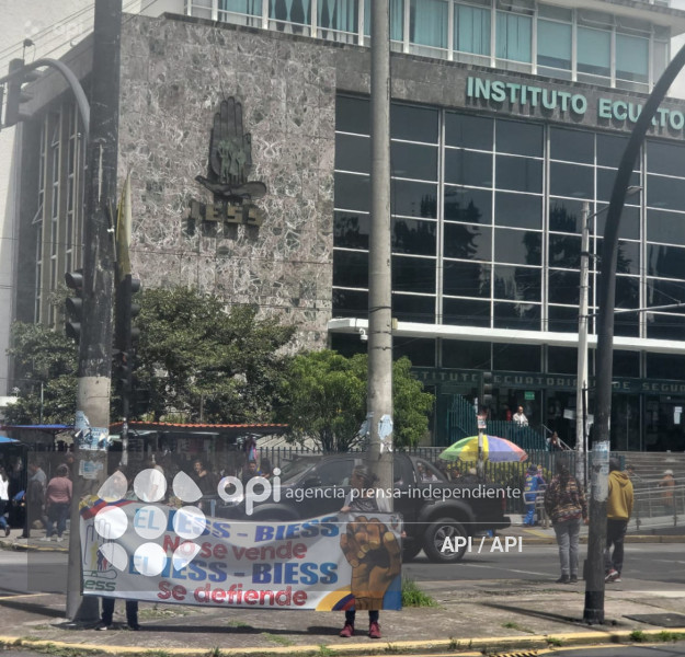 JUBILADOS DESCONOCEN AL DELEGADO JORGE MONCAYO