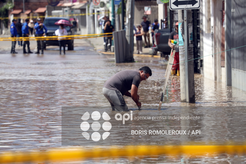 CUENCA-RIO YANUNCAY DESBORDE