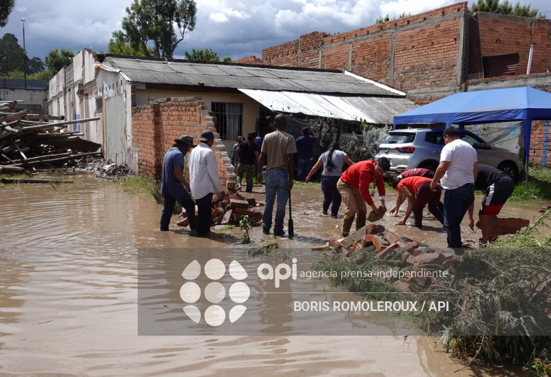 CUENCA-RIO YANUNCAY DESBORDE