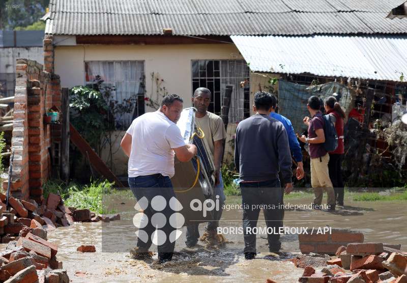 CUENCA-RIO YANUNCAY DESBORDE