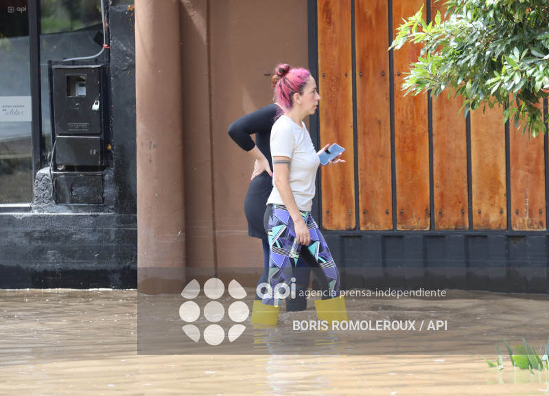 CUENCA-RIO YANUNCAY DESBORDE