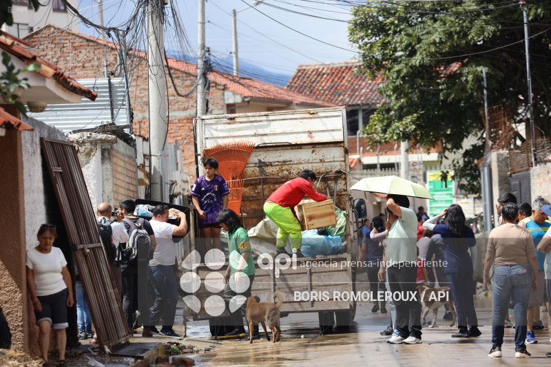 CUENCA-RIO YANUNCAY DESBORDE
